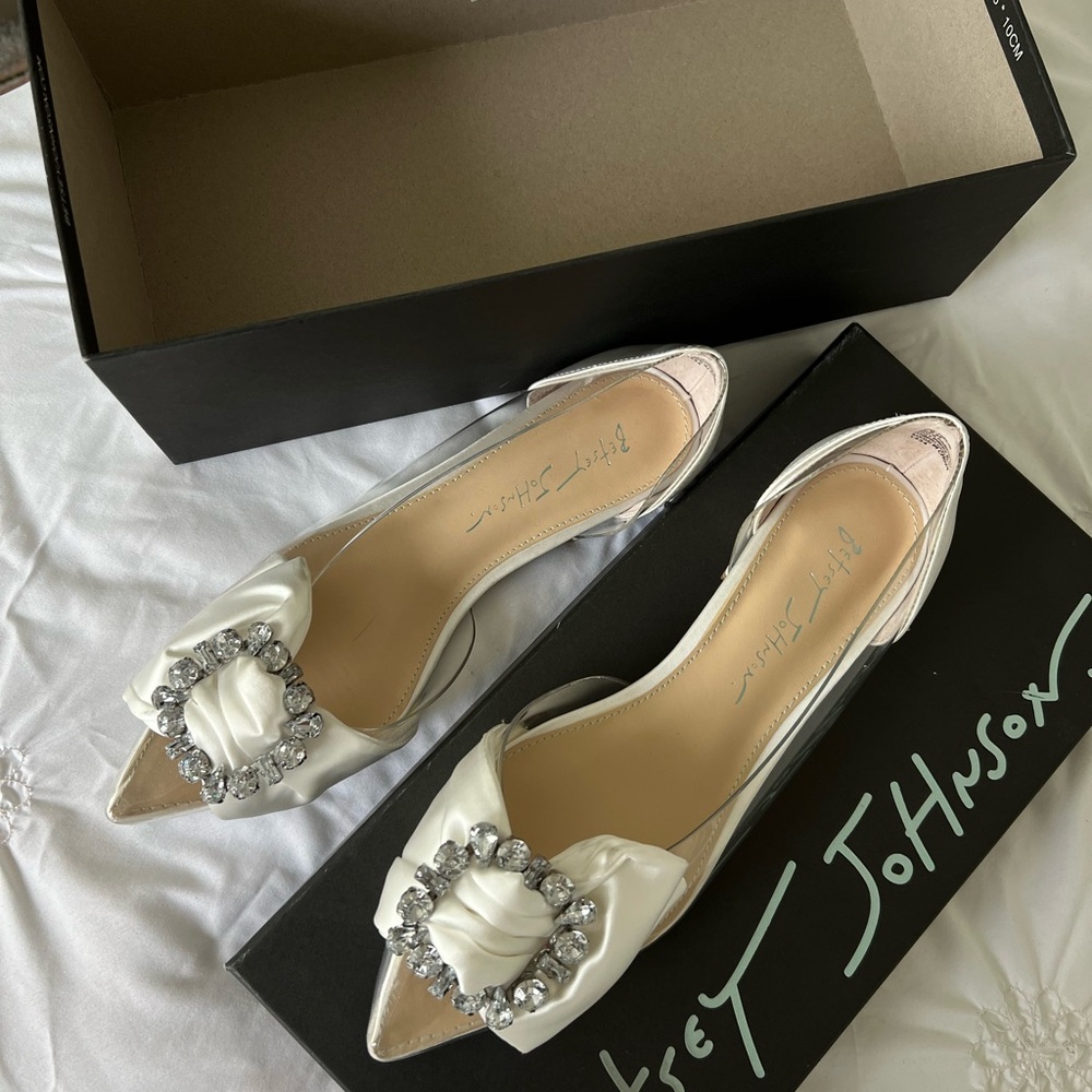NEW Betsey Johnson Nelie flats